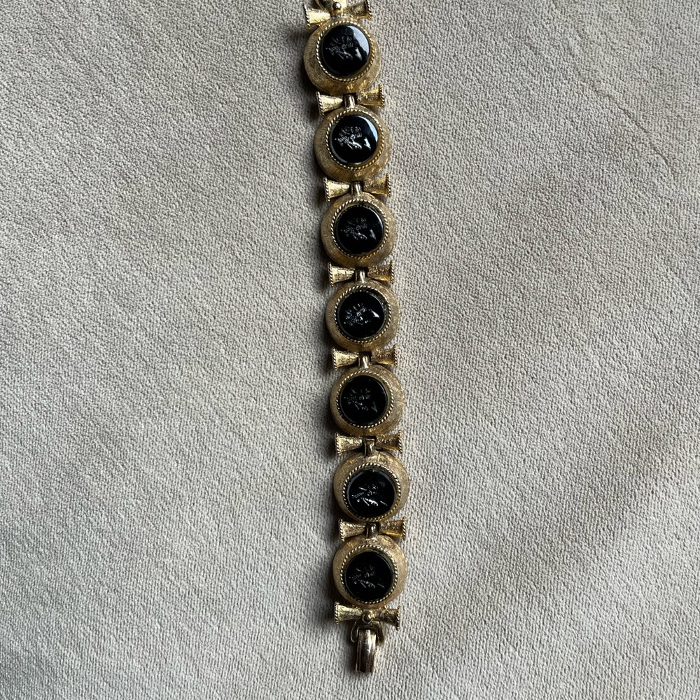 Vintage Art Arthur Pepper Black Intaglio Cameo Bracelet